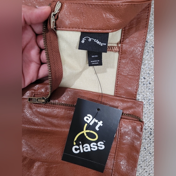 GIRLS size medium 8 faux leather mini skirt - Picture 4 of 5